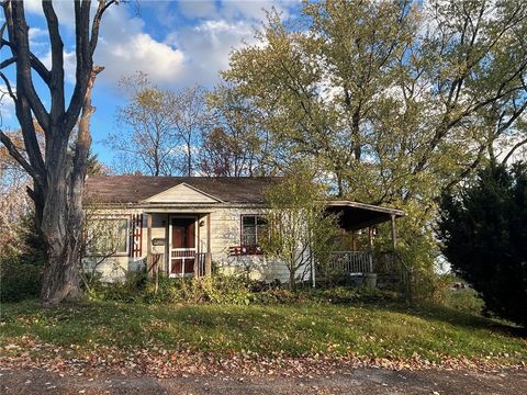 Photo of 400 Carter St, Mercer, PA 16137 (MLS # 1726987)