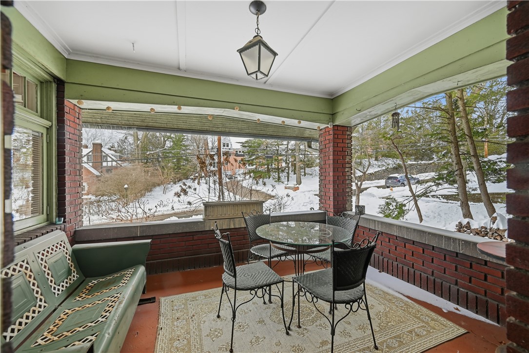 151 W Hutchinson Avenue