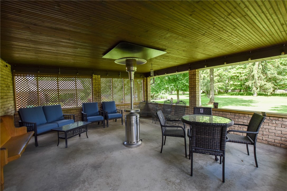 Twp Of But SW, Pennsylvania 16002, United States, 4 Bedrooms Bedrooms, ,4 BathroomsBathrooms,Residential,Contingent,56521