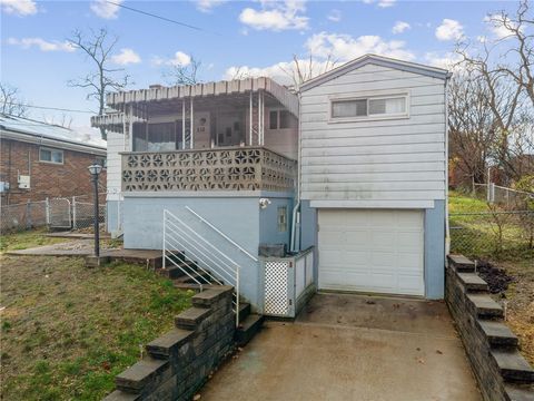 Photo of 530 Willard Ave, Pittsburgh, PA 15205 (MLS # 1732383)