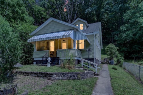 Photo of 244 Hickory St, Mc Kees Rocks, PA 15136 (MLS # 1763162)