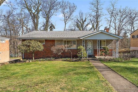 Photo of 4578 Mapledale Dr, Homestead, PA 15120 (MLS # 1745192)