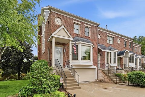 Townhouse For Sale - 4020 Alden Dr Dr<br/> Scott Twp, PA 15220