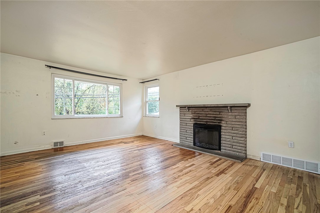 421 Sharon Rd