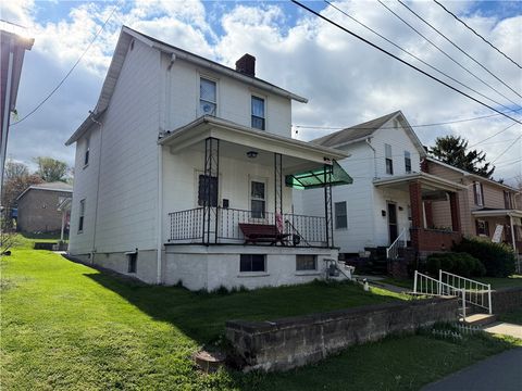 Photo of 31 Walnut Ave, Dunbar, PA 15431 (MLS # 1749533)