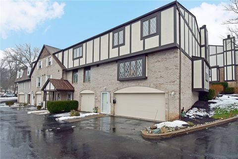 Photo of 12 Oxford Ct, Pittsburgh, PA 15237 (MLS # 1736005)