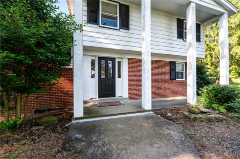 Photo of 809 W Old Route 422, Butler, PA 16001 (MLS # 1731249)