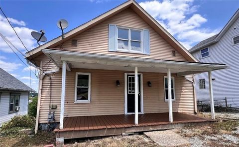 Photo of 132 Bellview Ave, Washington, PA 15301 (MLS # 1736342)