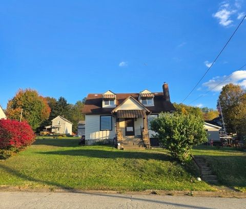 Photo of 1014 N 4th St, Jeannette, PA 15644 (MLS # 1726960)