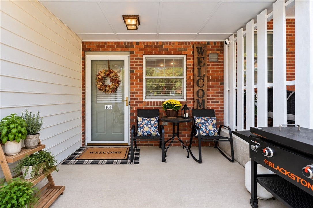104 Boxwood Ct