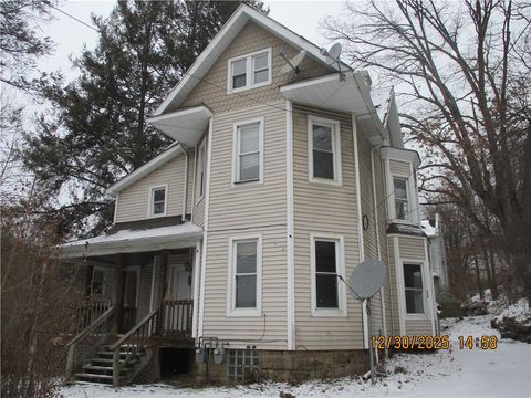 Photo of 468 E Jefferson St, Butler, PA 16001 (MLS # 1737368)