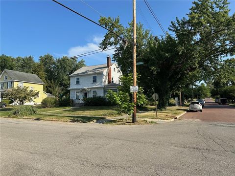 Homes For Sale - 433 E Sheridan Ave Ave<br/> Lawrence County, New Castle, PA 16105