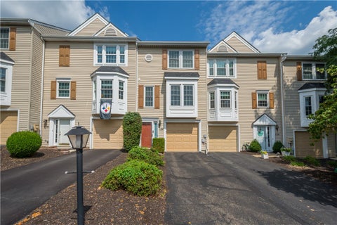 Townhouse For Sale - 130 Westbrooke Ln Ln<br/> Findlay Twp, PA 15108