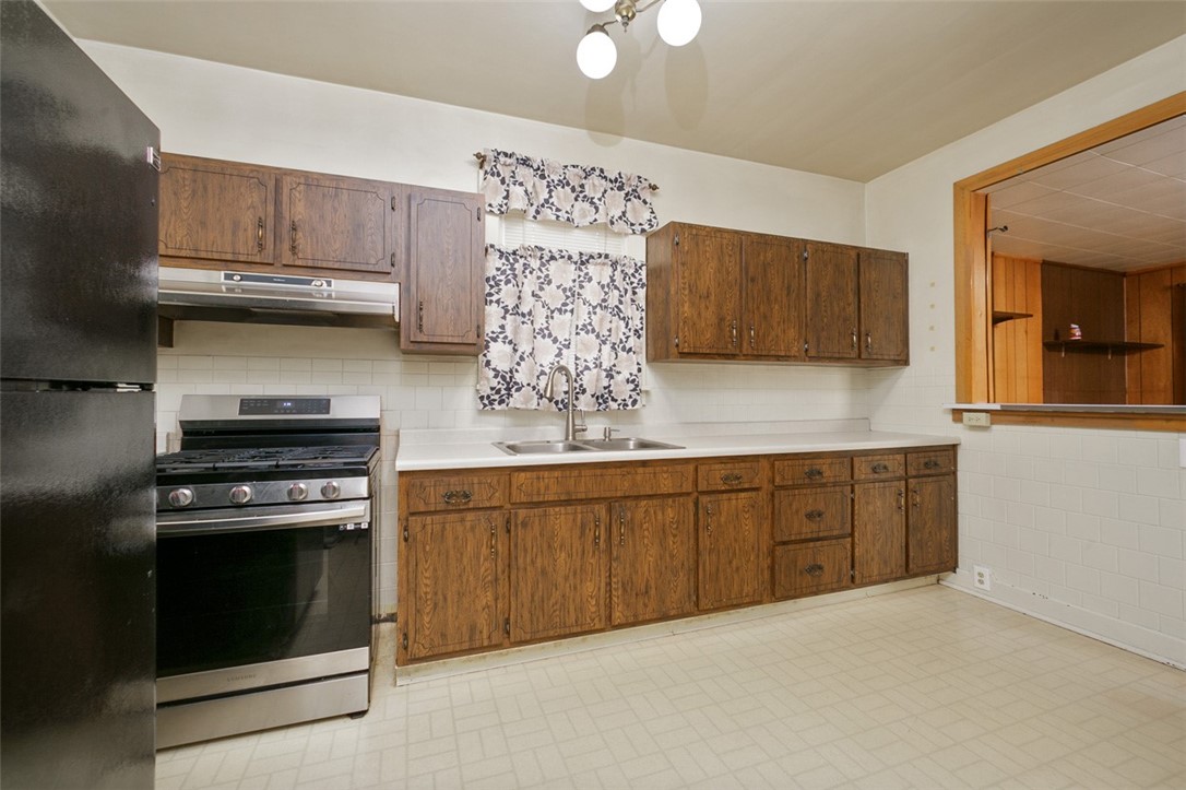 303 Railroad Street St, Elco, Pennsylvania image 10