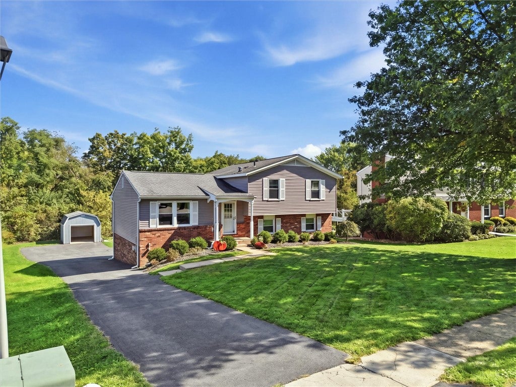 110 Glengarry Dr