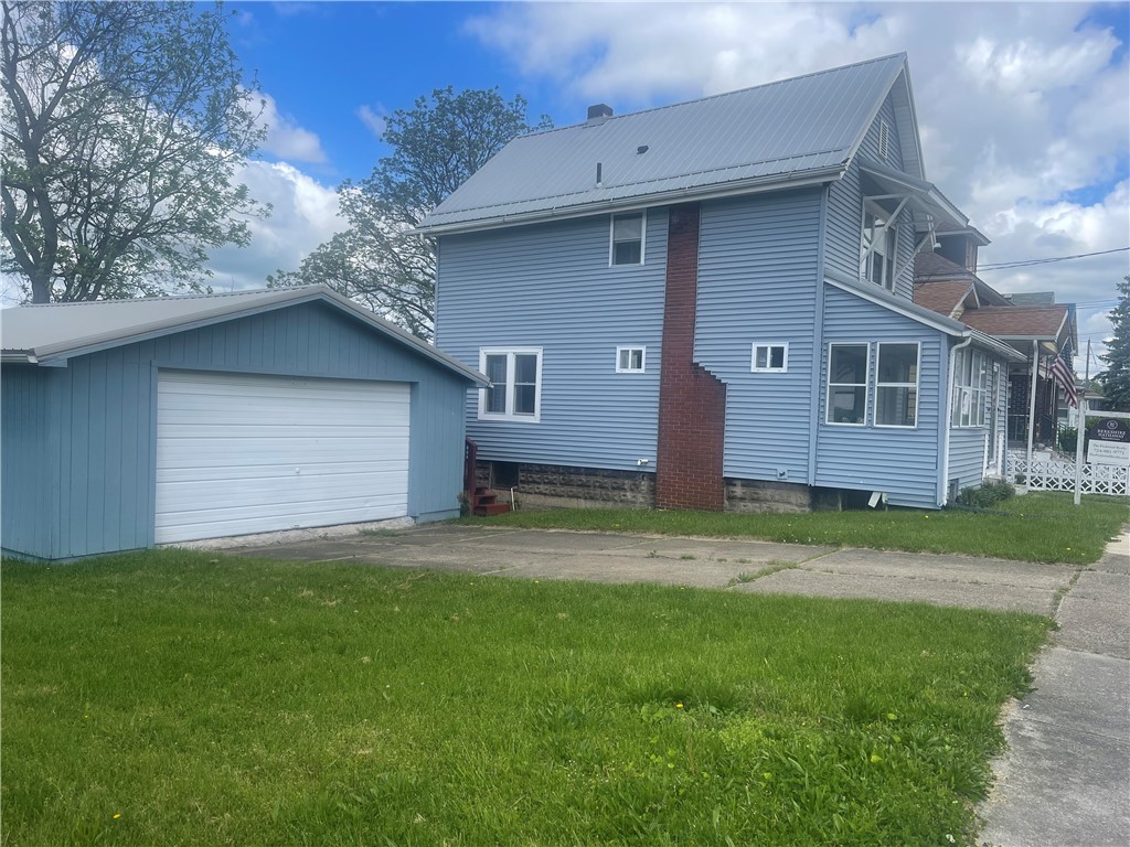 Farrell, Pennsylvania 16121, United States, 3 Bedrooms Bedrooms, ,1 BathroomBathrooms,Residential,Active,17128