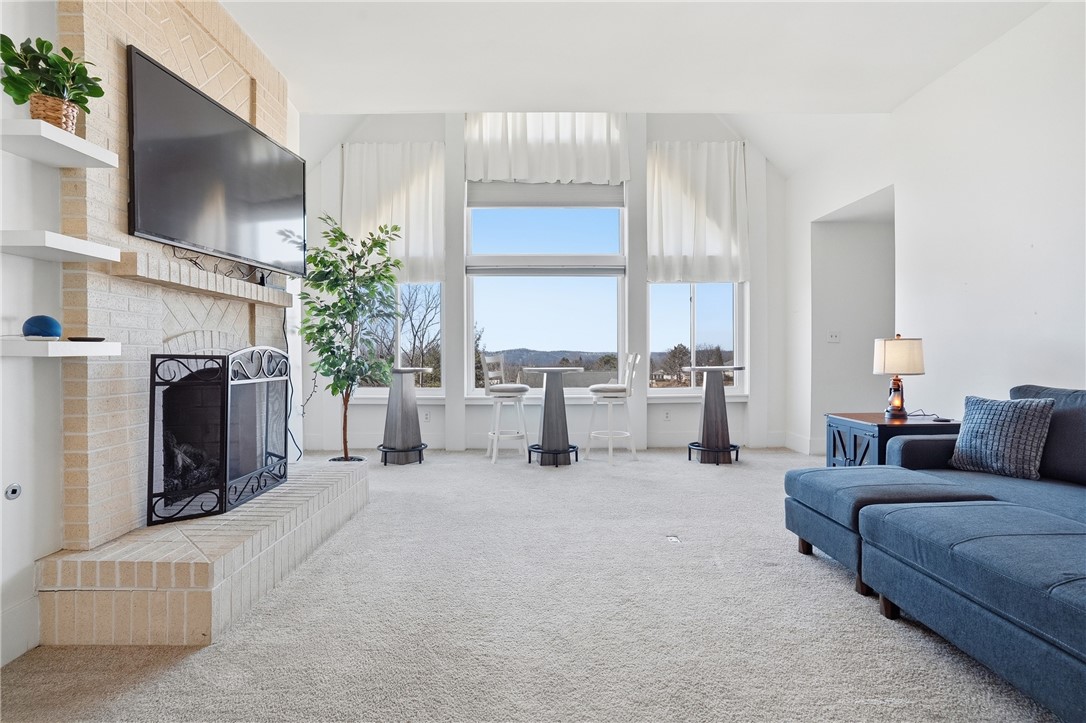 7 Ridgemead Fields Dr