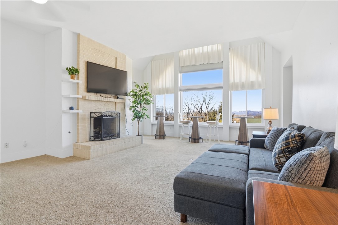 7 Ridgemead Fields Dr