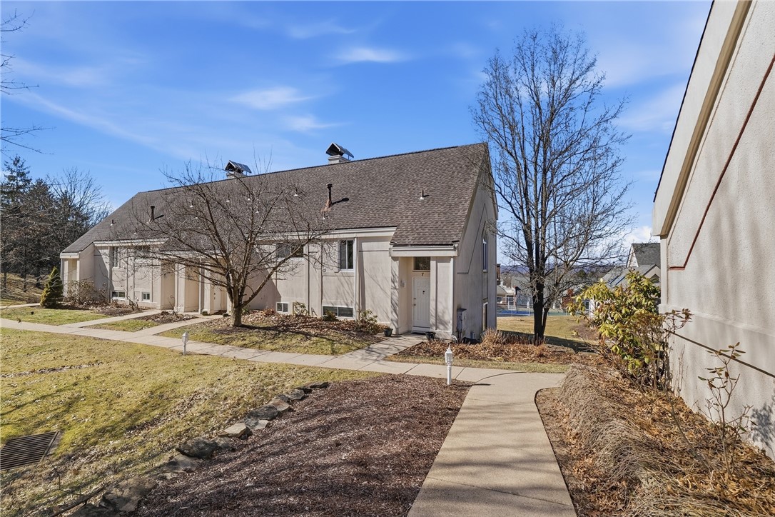 7 Ridgemead Fields Dr