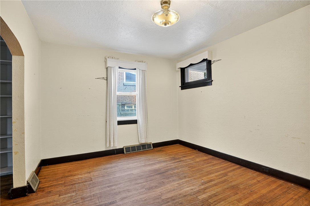 Knoxville, Pennsylvania 15210, United States, 2 Bedrooms Bedrooms, ,1 BathroomBathrooms,Residential,Contingent,188768