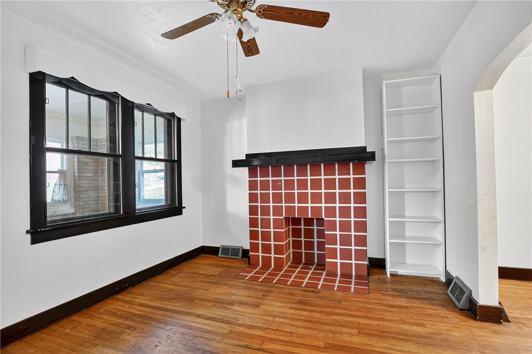 Knoxville, Pennsylvania 15210, United States, 2 Bedrooms Bedrooms, ,1 BathroomBathrooms,Residential,Contingent,188768