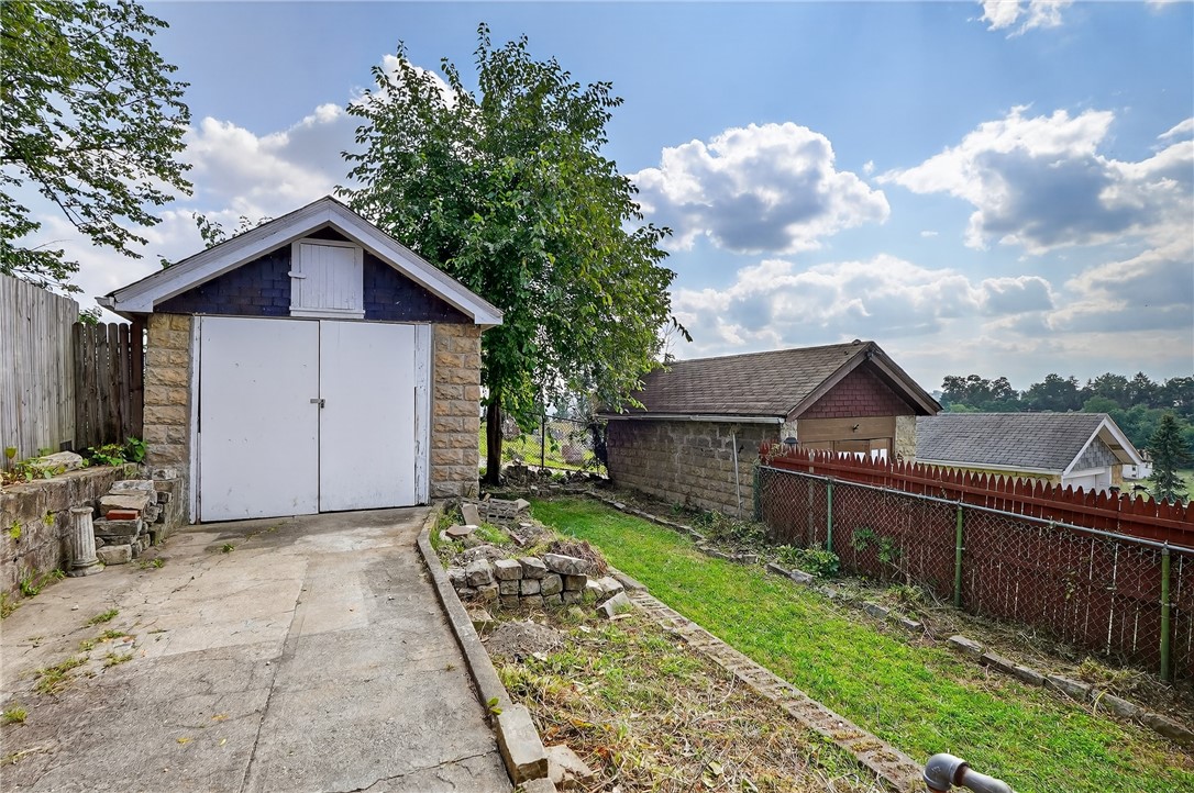 Knoxville, Pennsylvania 15210, United States, 2 Bedrooms Bedrooms, ,1 BathroomBathrooms,Residential,Contingent,188768