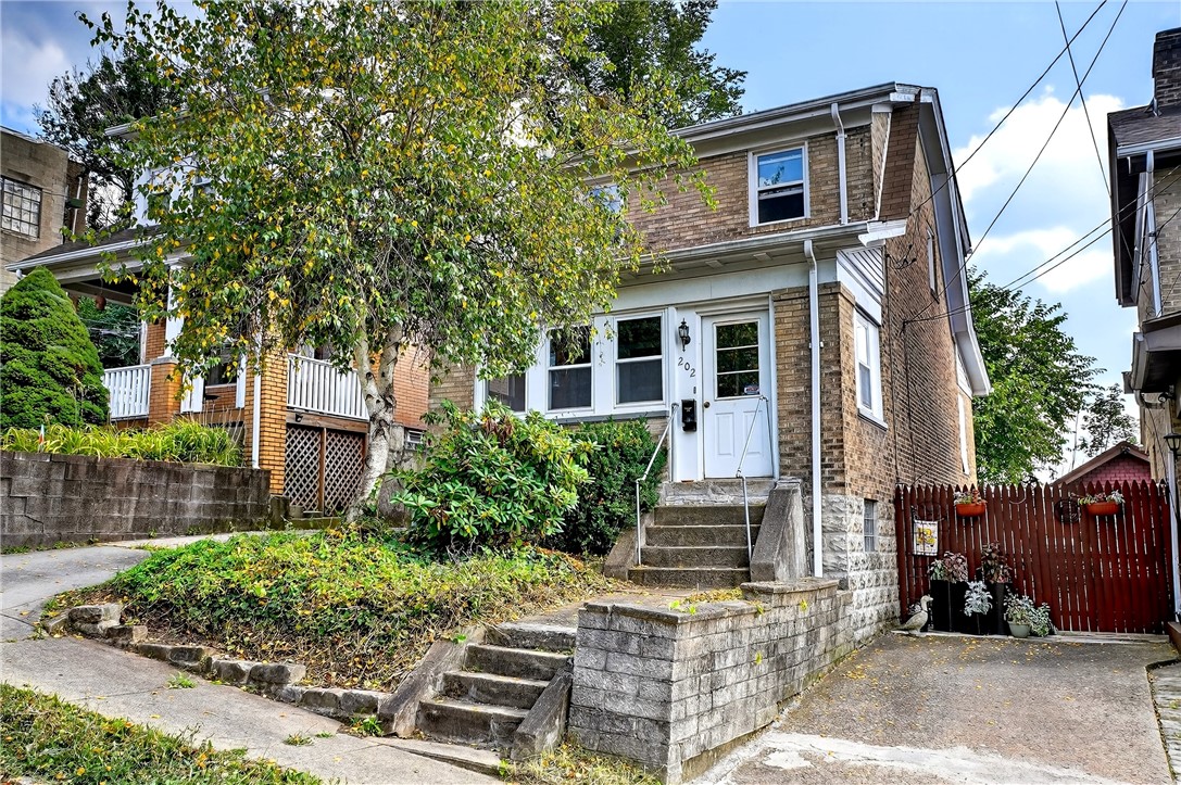 Knoxville, Pennsylvania 15210, United States, 2 Bedrooms Bedrooms, ,1 BathroomBathrooms,Residential,Contingent,188768