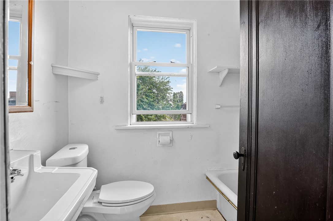 Knoxville, Pennsylvania 15210, United States, 2 Bedrooms Bedrooms, ,1 BathroomBathrooms,Residential,Contingent,188768