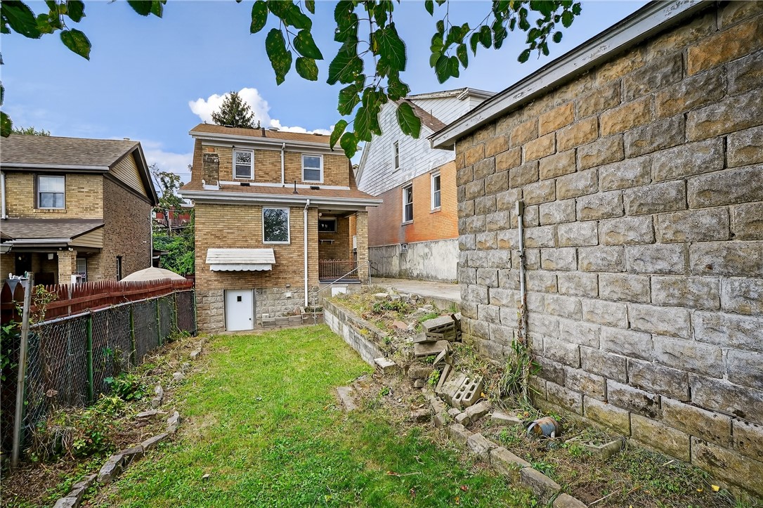 Knoxville, Pennsylvania 15210, United States, 2 Bedrooms Bedrooms, ,1 BathroomBathrooms,Residential,Contingent,188768