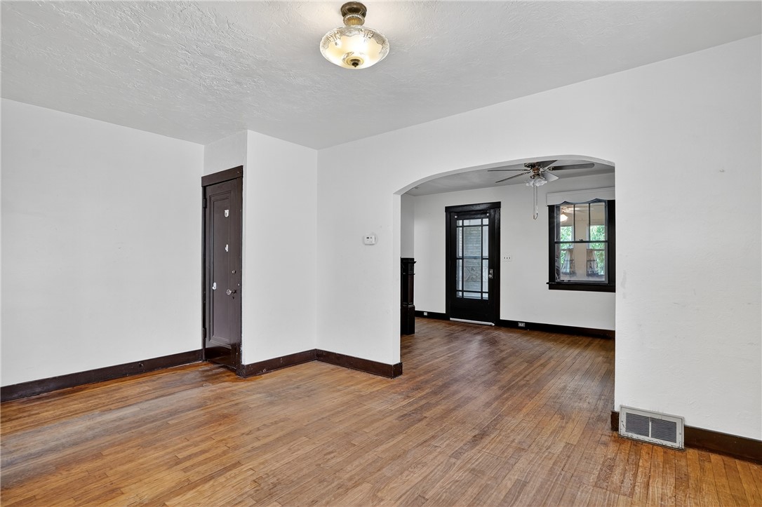 Knoxville, Pennsylvania 15210, United States, 2 Bedrooms Bedrooms, ,1 BathroomBathrooms,Residential,Contingent,188768