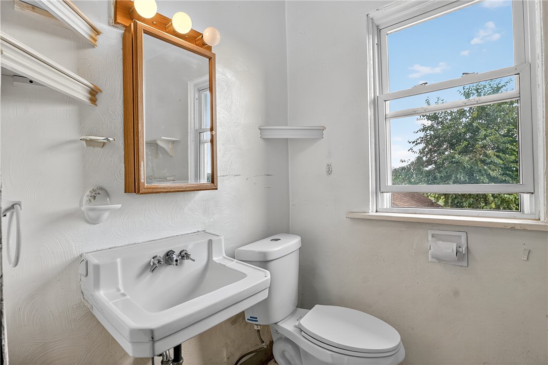 Knoxville, Pennsylvania 15210, United States, 2 Bedrooms Bedrooms, ,1 BathroomBathrooms,Residential,Contingent,188768