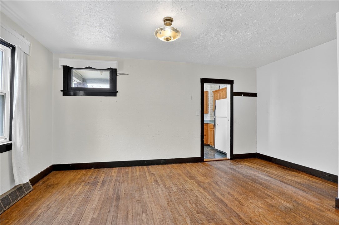 Knoxville, Pennsylvania 15210, United States, 2 Bedrooms Bedrooms, ,1 BathroomBathrooms,Residential,Contingent,188768