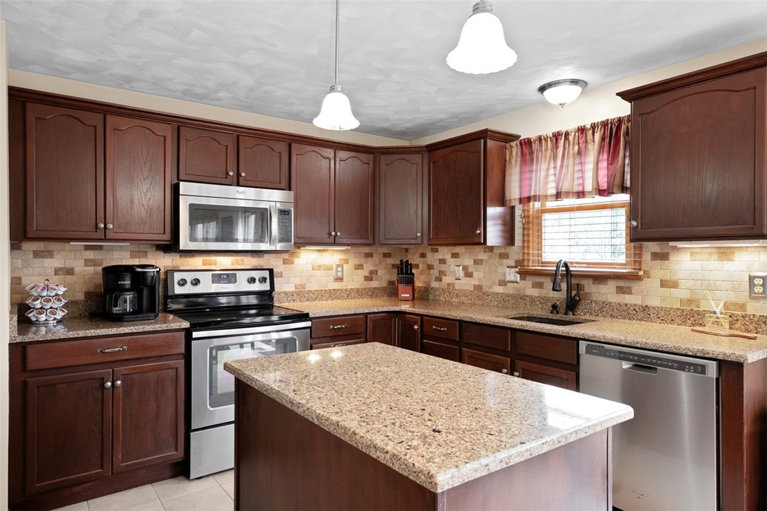 Delmont, Pennsylvania 15626, United States, 3 Bedrooms Bedrooms, ,3 BathroomsBathrooms,Residential,Contingent,202737