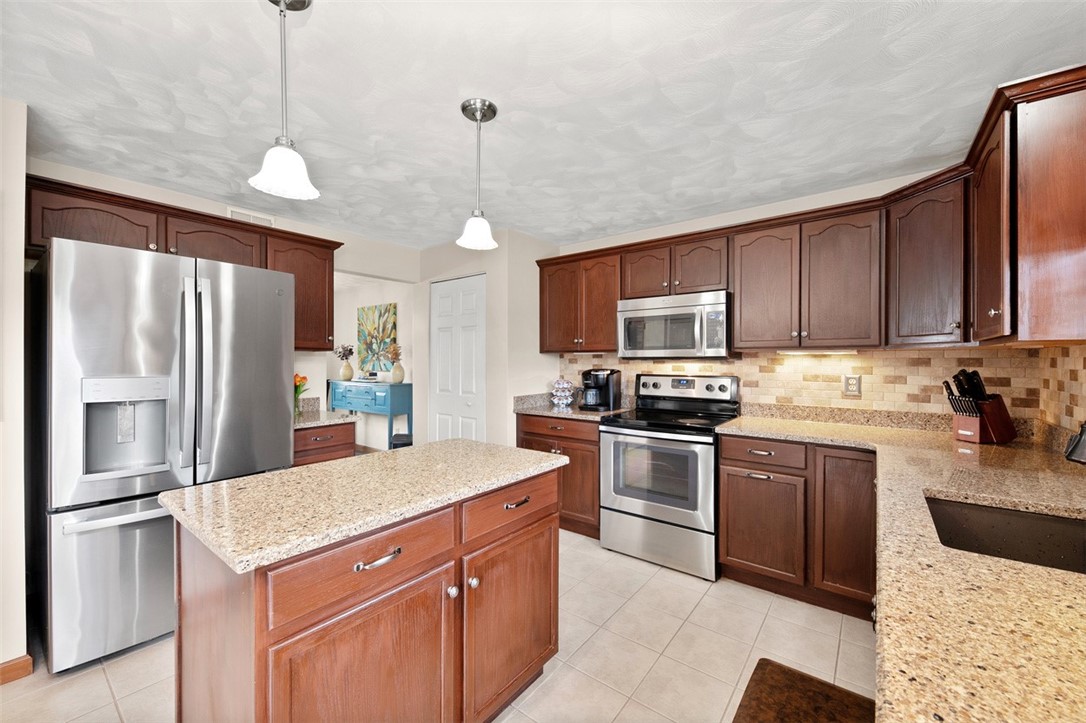 Delmont, Pennsylvania 15626, United States, 3 Bedrooms Bedrooms, ,3 BathroomsBathrooms,Residential,Contingent,202737