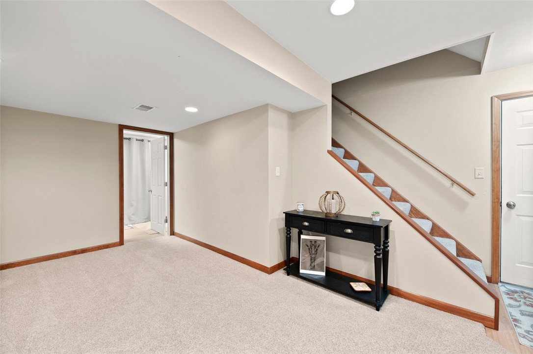 Delmont, Pennsylvania 15626, United States, 3 Bedrooms Bedrooms, ,3 BathroomsBathrooms,Residential,Contingent,202737