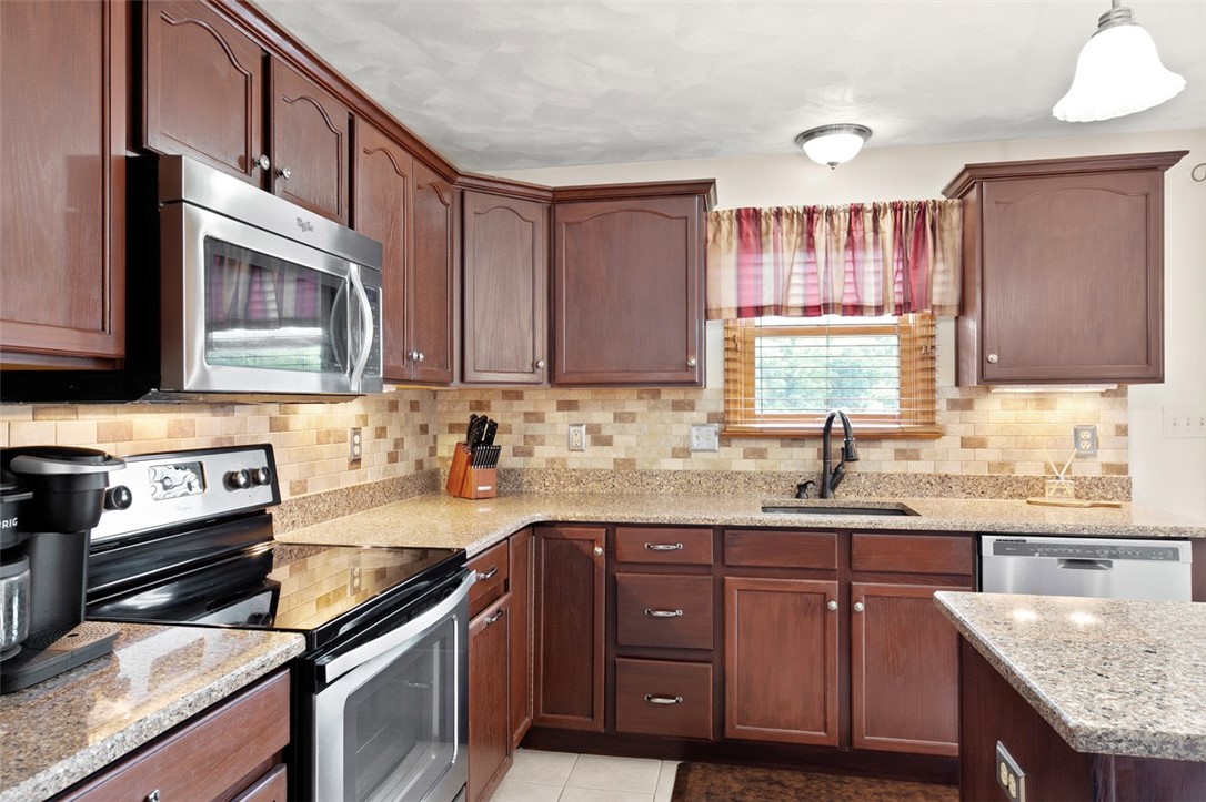 Delmont, Pennsylvania 15626, United States, 3 Bedrooms Bedrooms, ,3 BathroomsBathrooms,Residential,Contingent,202737