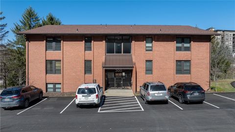 Photo of 306 Mcknight Park Dr, Pittsburgh, PA 15237 (MLS # 1743319)