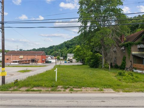 Photo of 1025 1st St, Vandergrift, PA 15690 (MLS # 1762378)