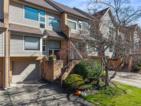Photo of 1423 Towne Square Dr, Allison Park, PA 15101 (MLS # 1724871)