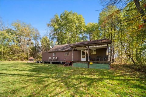 Photo of 25630 Hungry Run Rd, Union City, PA 16438 (MLS # 1724968)