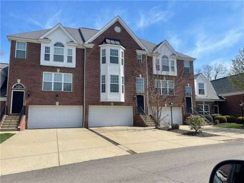Townhouse For Rent - 554 E Vanderbilt Ct Dr<br/> Mars Boro, PA 16046