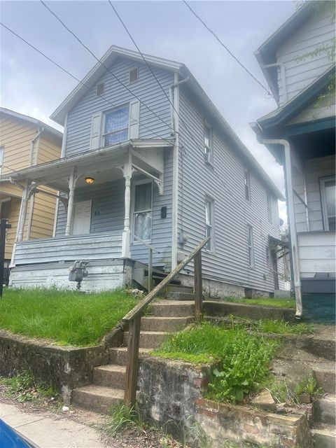 Photo of 418 E Division St, New Castle, PA 16101 (MLS # 1749745)