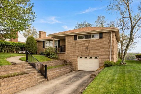 Photo of 1455 Orchardview Dr, Pittsburgh, PA 15220 (MLS # 1751924)
