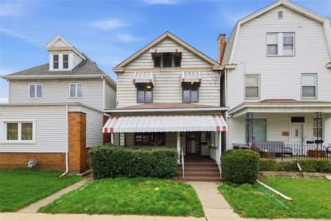 Photo of 1005 Maplewood Ave, Ambridge, PA 15003 (MLS # 1746084)