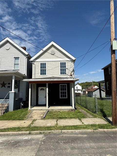 Photo of 125 12th St, Jeannette, PA 15644 (MLS # 1752728)