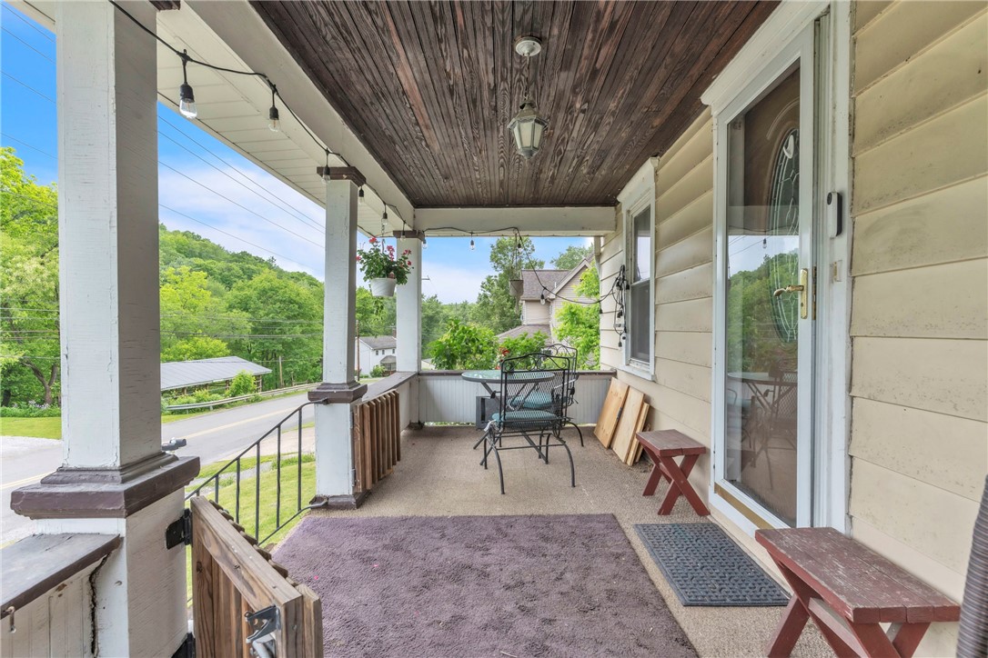 122 W Main St
