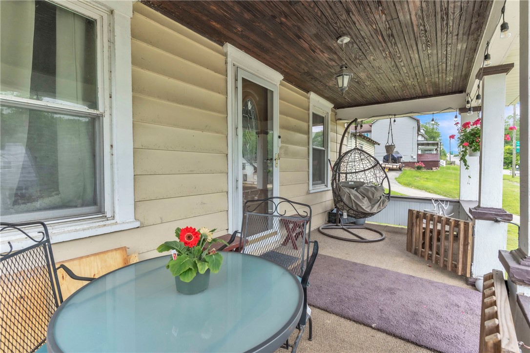 122 W Main St