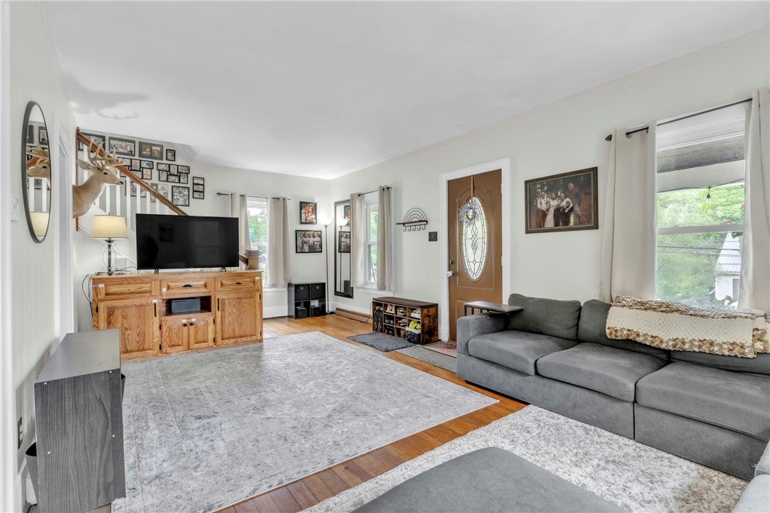 122 W Main St