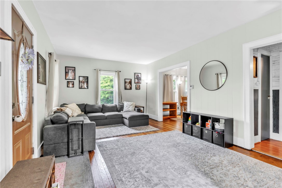 122 W Main St