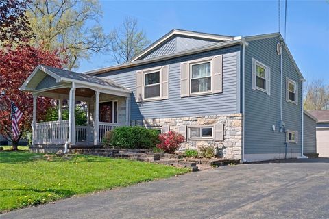 Photo of 1355 Wakefield Dr, Hermitage, PA 16148 (MLS # 1750994)